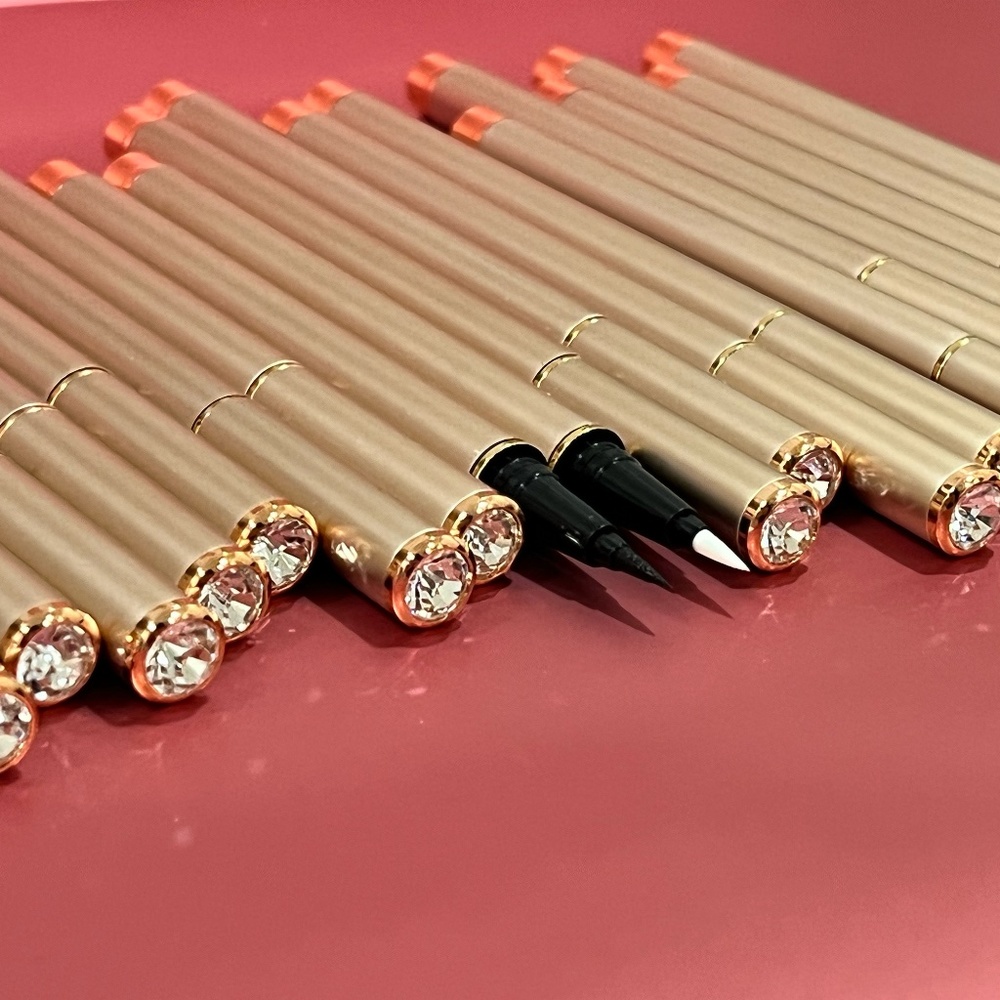 2 in 1 Eyeliner glue pen